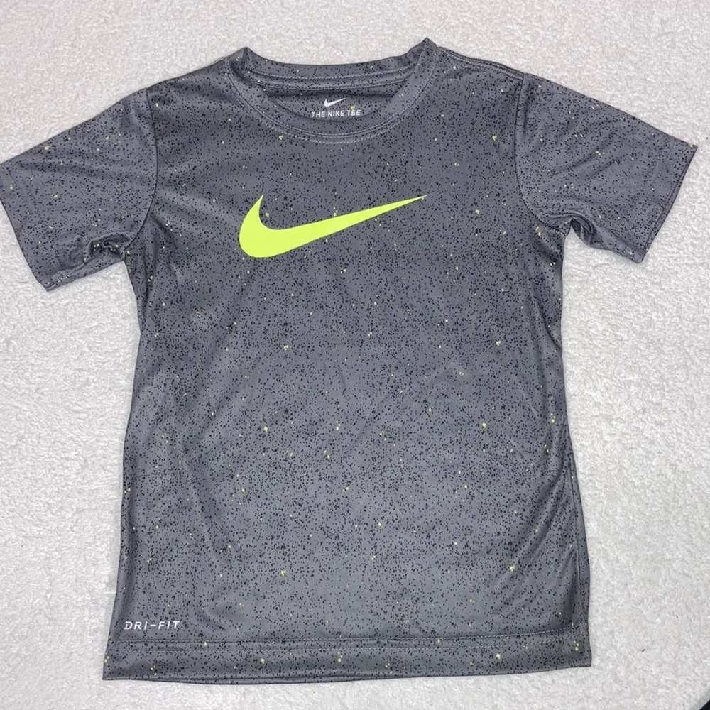 Nike dri-fit grey speckled short sleeve tee size 5